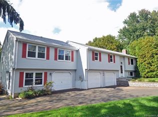 7 Arrowwood Dr, Cromwell, CT 06416