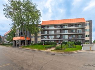 4949 Golf Rd APT 105, Skokie, IL 60077