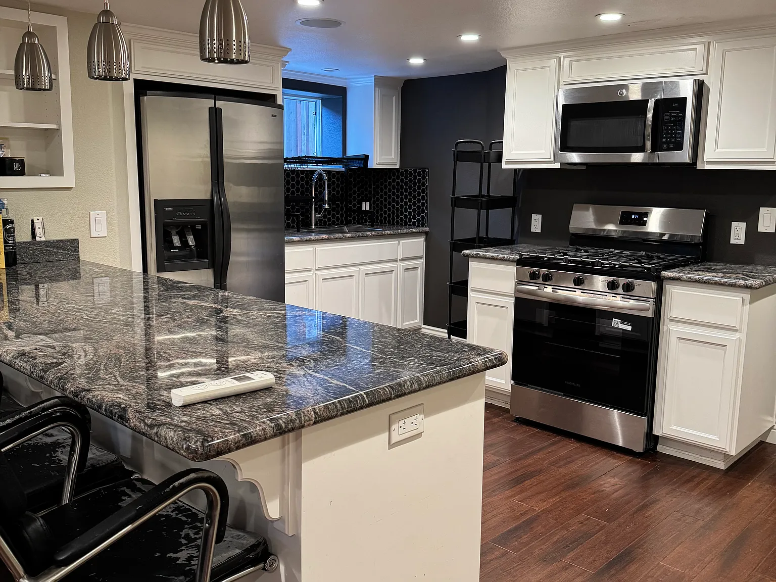 1 bed, 950 sqft, $2,895 — Photo 2