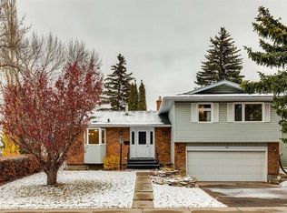 11104 W Southdale Rd SW, Calgary, AB T2W 0X4