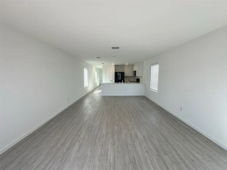 905 Blue Heron Dr — Photo 2