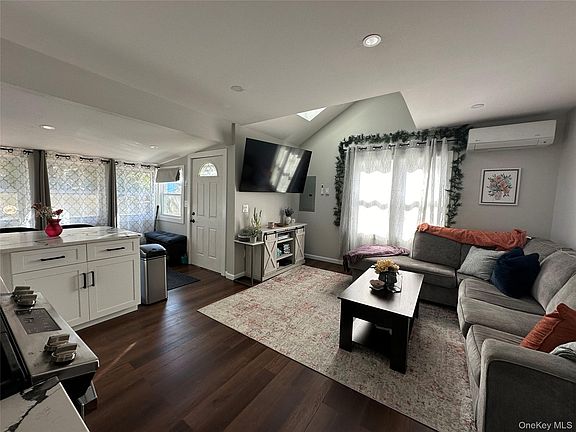4th image of 20 Melnick Place