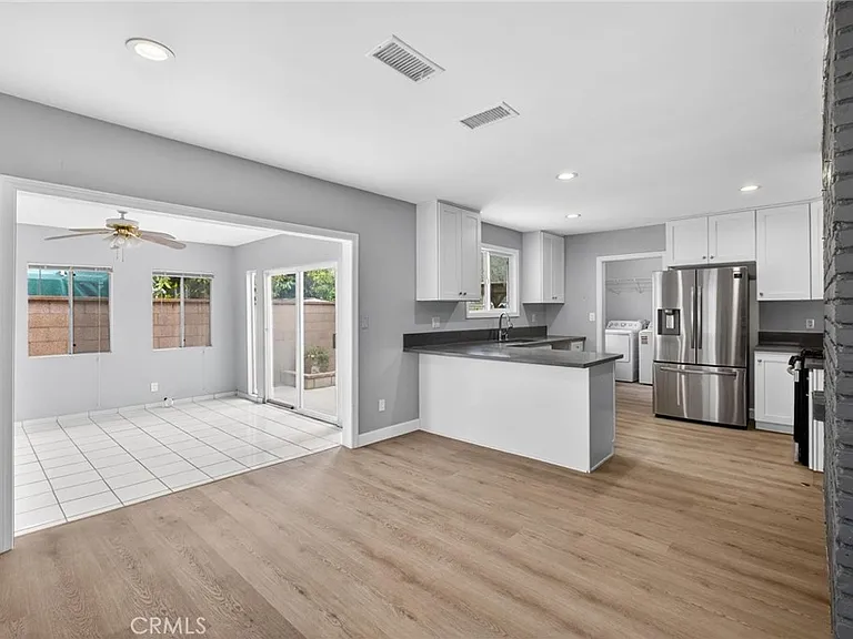 13808 S Catalina Ave — Photo 9