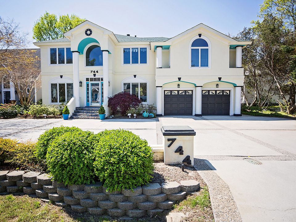 1st image of 744 Virginia Dare Dr