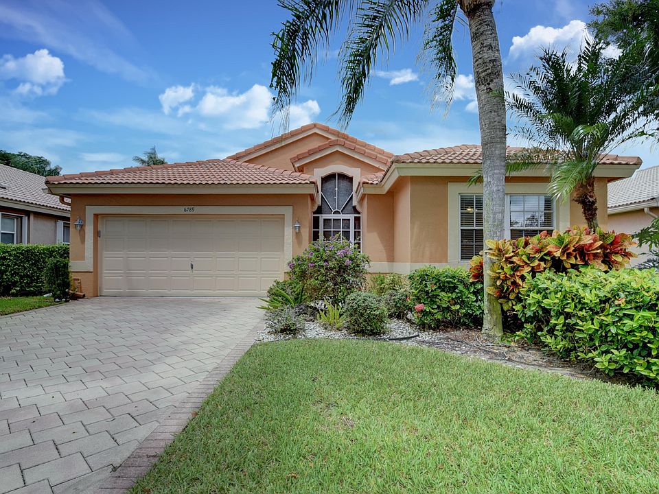 Home For Sale In Lakeridge Greens