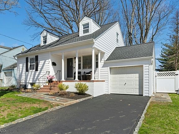 2nd image of 512 Gallows Hill Rd