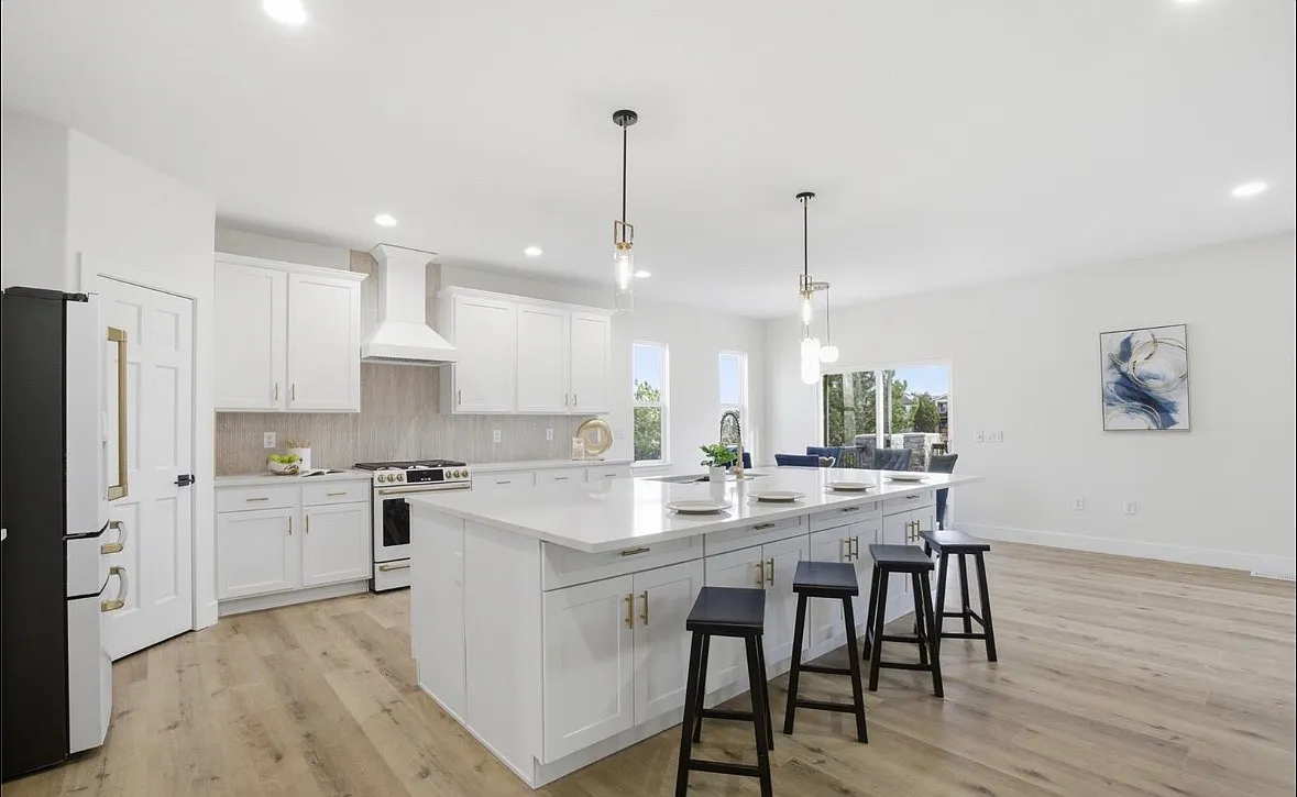 4 bed, 5380 sqft, $4,500 — Photo 4