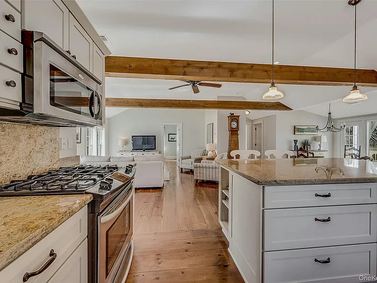 635 Strohson Rd — Photo 11