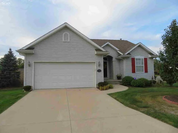 1130 Creekside Ct, Burton, MI 48509