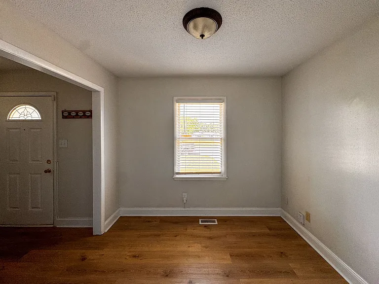 6747 Vaughn Rd — Photo 5