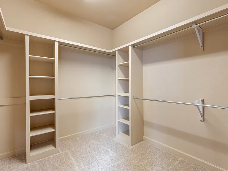 1300 Edge Valley Dr N — Photo 16