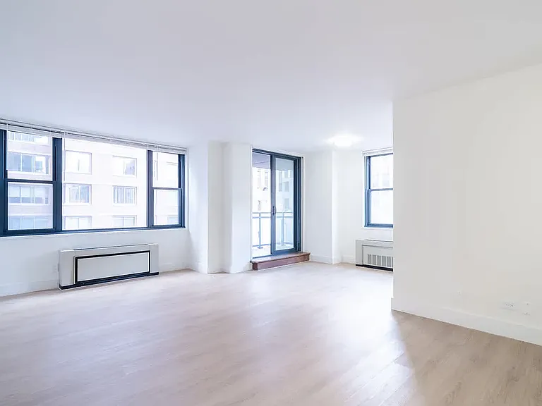 245 E 40th St #14A — Photo 7