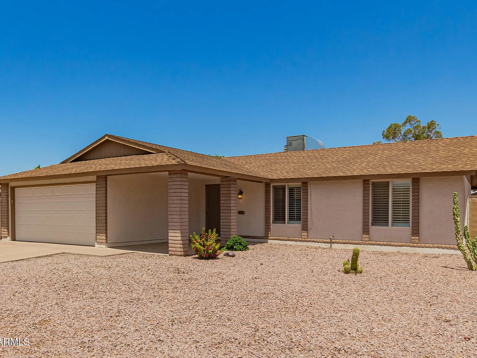 3 bed, 2.0 bath, 1249 sqft, $2,350 — Photo 2
