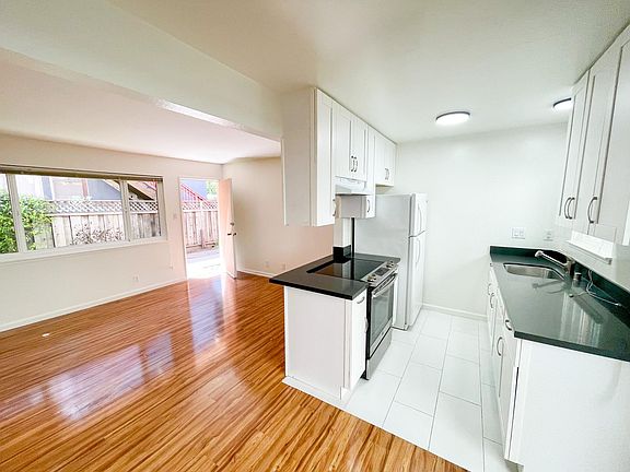 4th image of 1422 Floribunda Ave