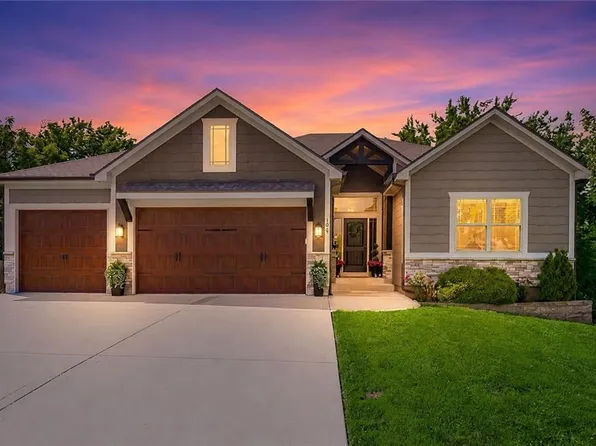106 E Woodland Ave, Lone Jack, MO 64070