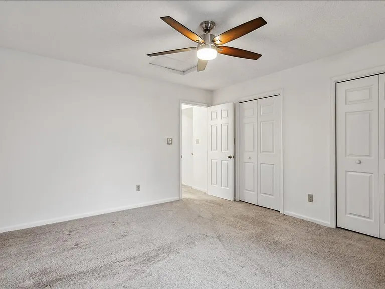 215 Old Bridge Ct — Photo 27