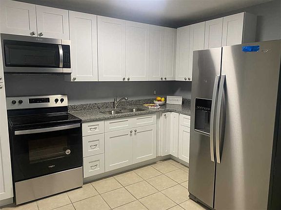 3rd image of 942 Millard St