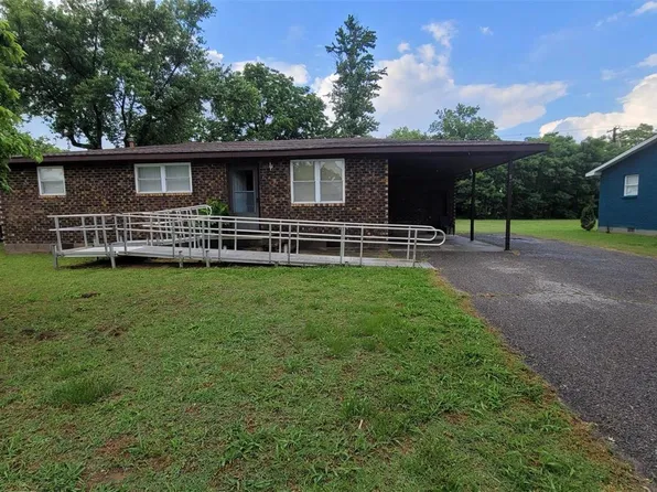 1400 W Murray Ln, Sikeston, MO 63801