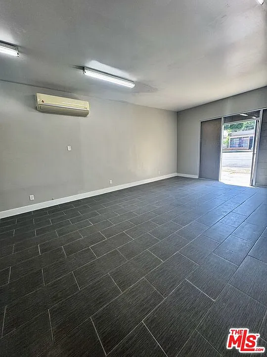 Studio, 720 sqft, $3,000 — Photo 3