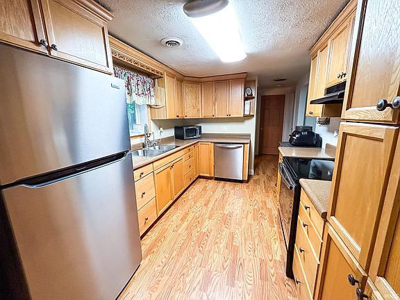 2nd image of 26054 Lakeview Dr