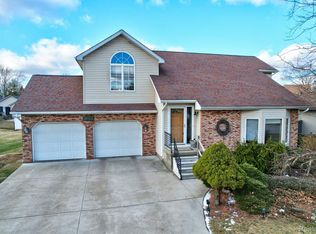 1135 Drury Ln, Flushing, MI 48433