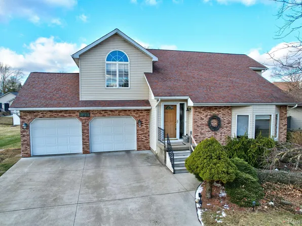 1135 Drury Ln, Flushing, MI 48433