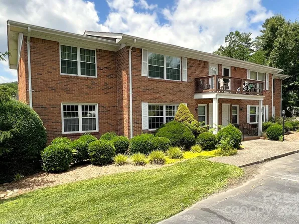 35 Capri Ln APT 11-C, Hendersonville, NC 28791