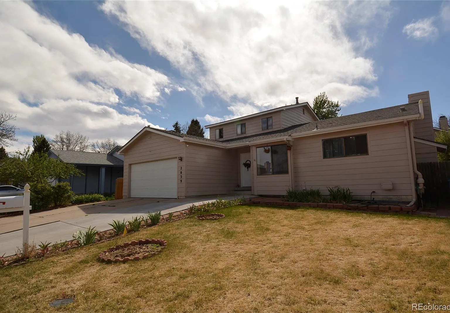 5 bed, 4.0 bath, 4385 sqft, $3,300 — Photo 1