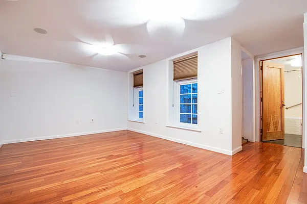 Rented by Julianna Realty Corp | media 33