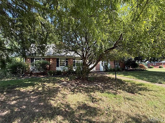 3rd image of 115 Sharon Dr