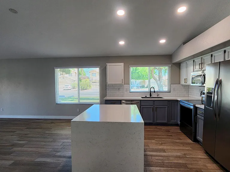 1382 E Butler Cir — Photo 9