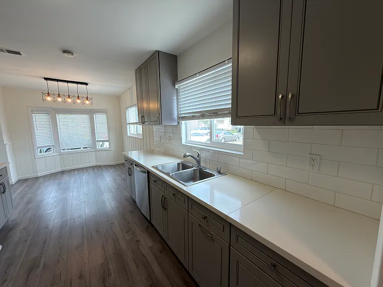 1110 Mira Mar Ave — Photo 11