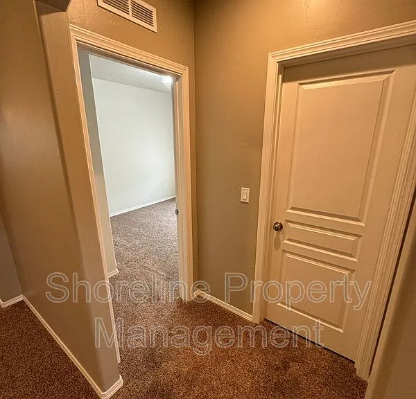 511 Diamond Lake St — Photo 93