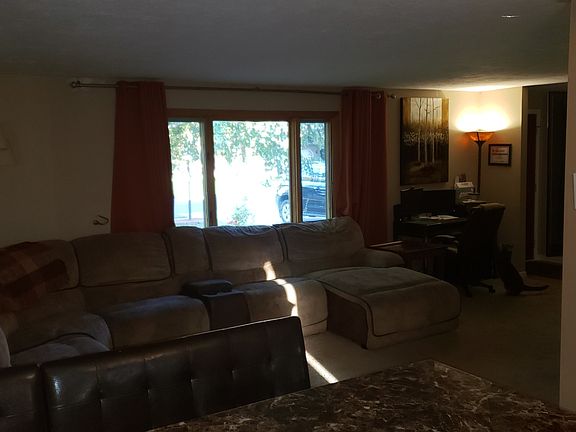 3rd image of 315 Portland Dr