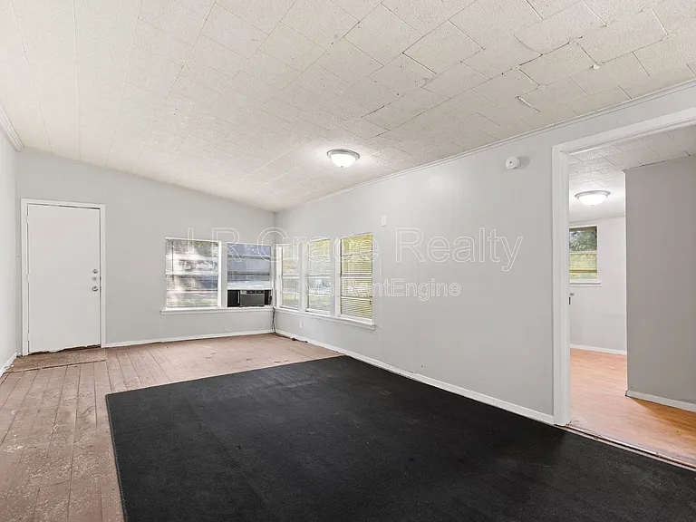 802 W Navasota St — Photo 12