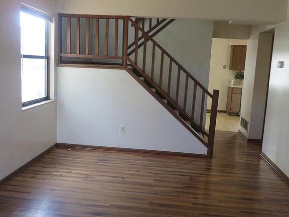 2nd image of 3871 Heatherglen Dr