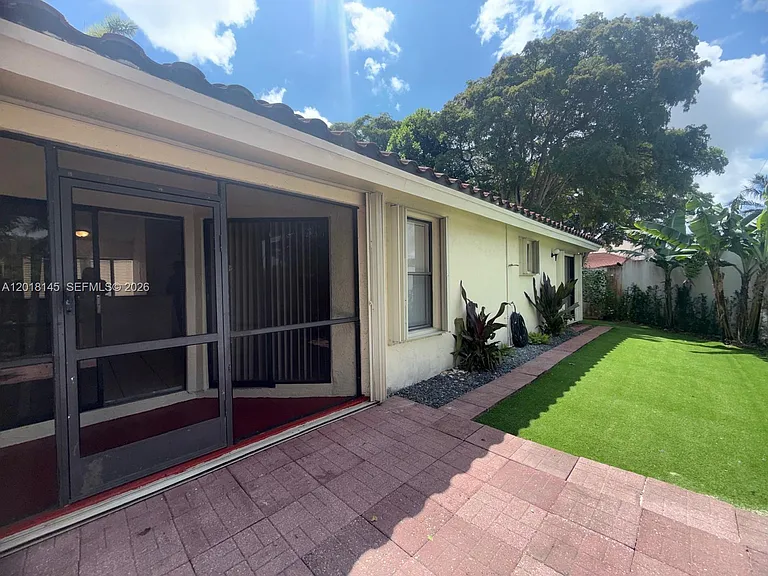1004 San Remo Cir — Photo 22
