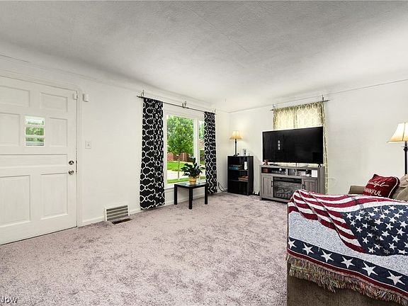 3rd image of 9313 Beech Ave