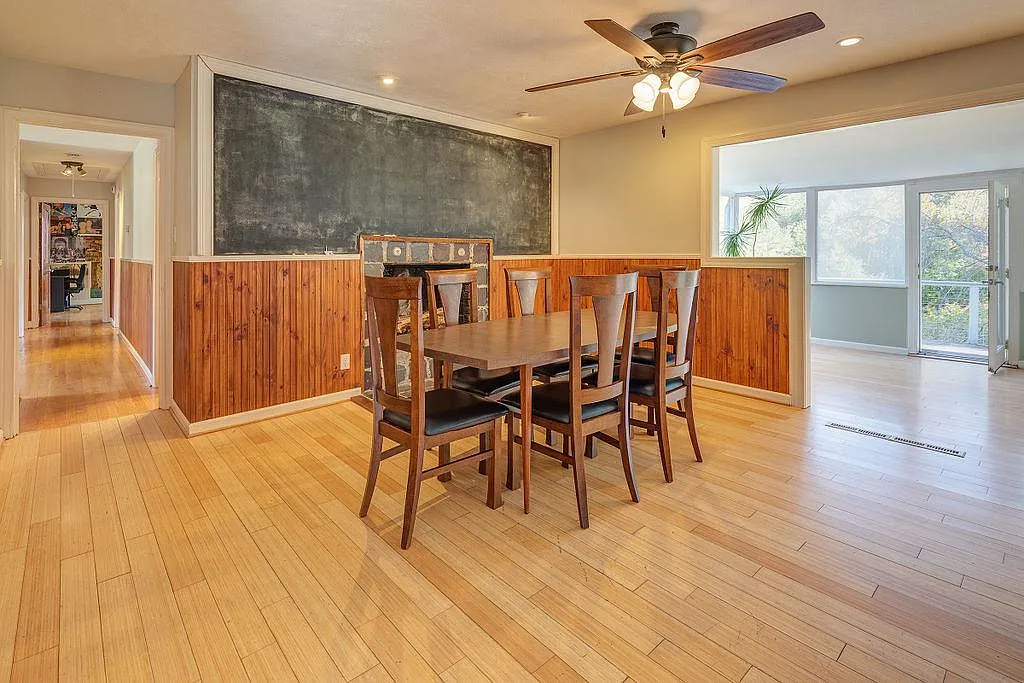 3 bed, 2383 sqft, $2,450 — Photo 3
