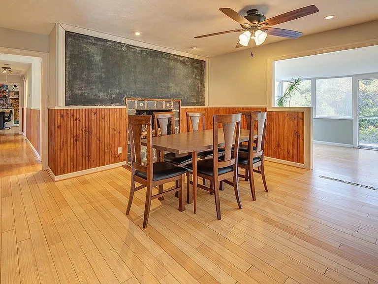 22 Greenleaf Cir — Photo 3