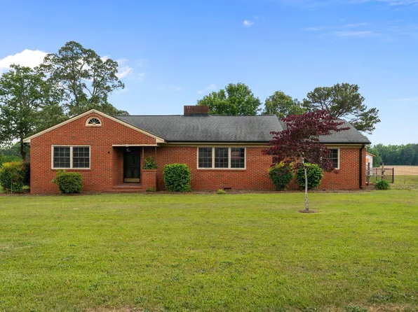305 W Old Rd, Lillington, NC 27546