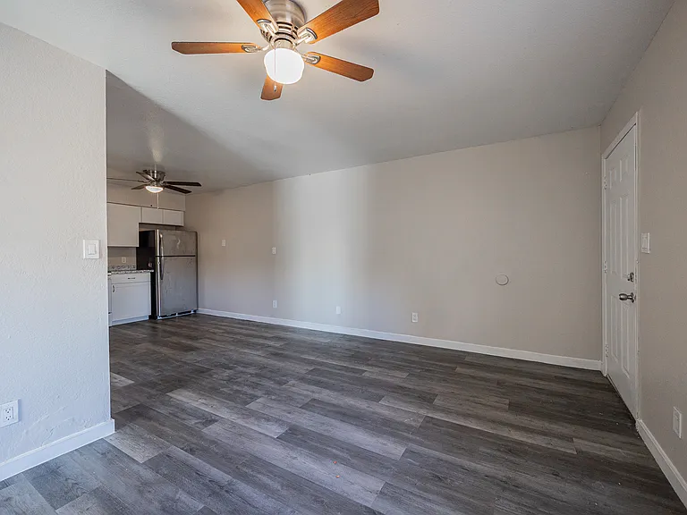 1703 W Mountain View Rd — Photo 34