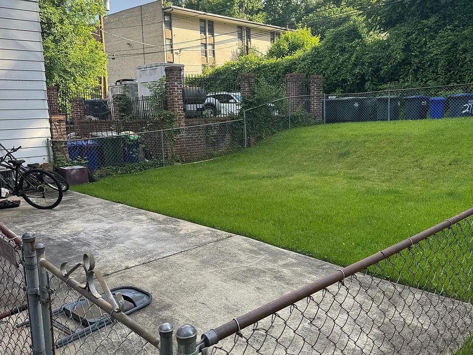 2nd image of 2723 Fort Baker Dr SE