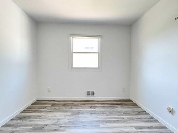 5th image of 528 Eltingville Blvd #1F