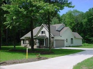 7783 Autumn Ln, Conneaut, OH 44030