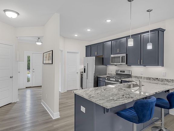 5th image of 203 Taylor Woods Ct
