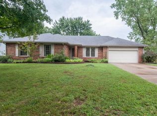 672 E Grayrock Pl, Springfield, MO 65810