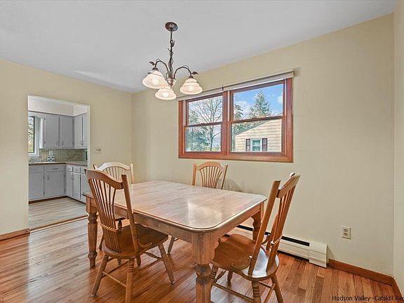 3rd image of 211 Grandview Ter