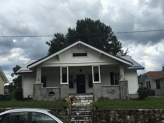 3rd image of 1013 Catawba St