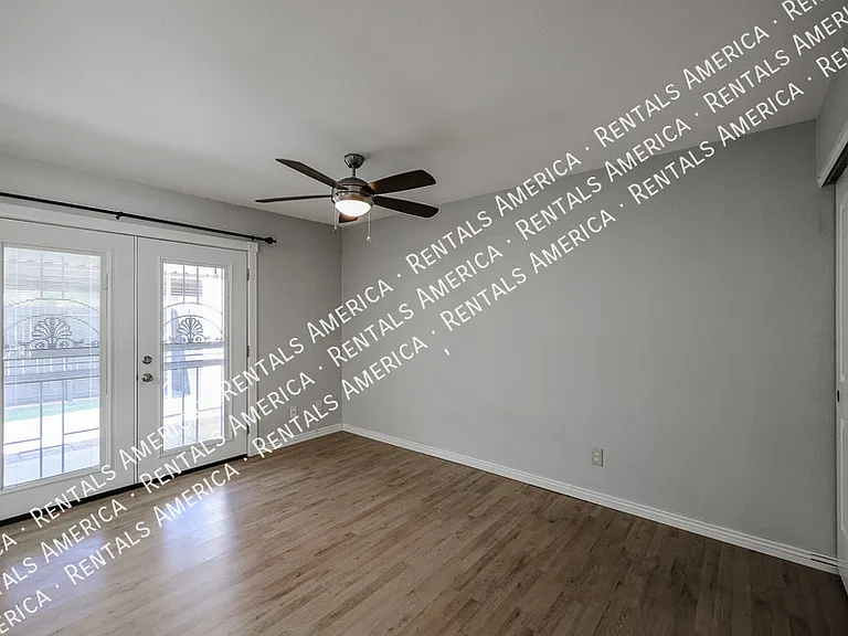 1052 S San Jose #2 — Photo 8